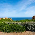 Mares A Pochi Passi Dal Mare Con Piscine Naturali Коста-Парадисо